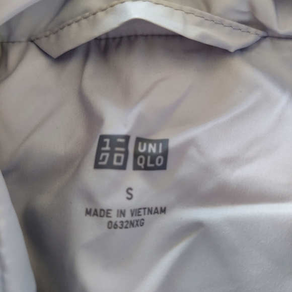 NWT Uniqlo Lightweight Windbreaker Jacket - Picture 2 of 9